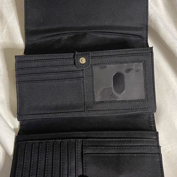 Kenneth Cole Women’s Wallet - Picture 2 of 3